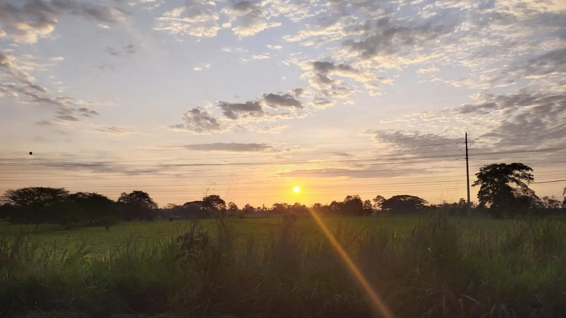 Paisaje de atardecer en Ecuador