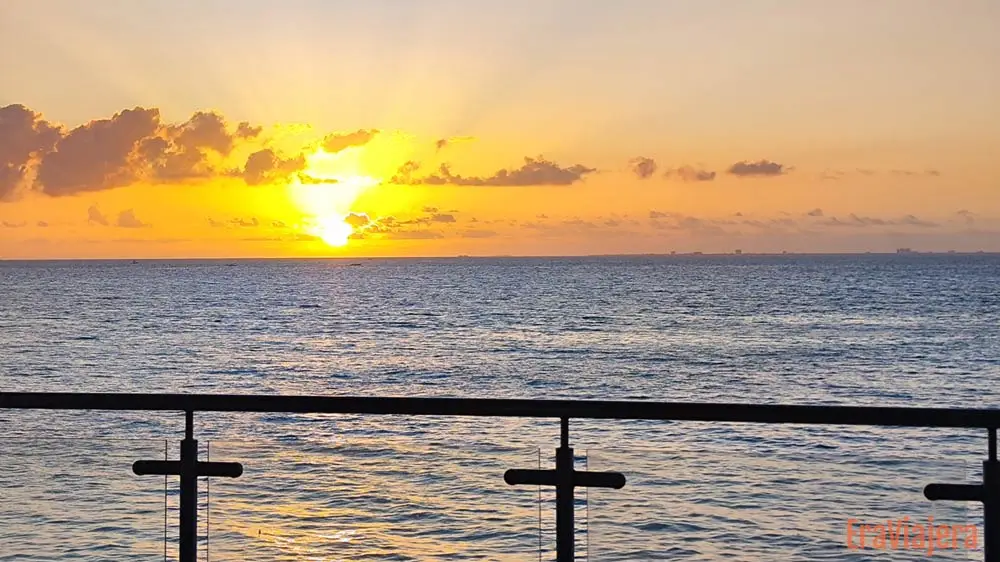 Ver el atardecer en el muelle de Playa del Carmen