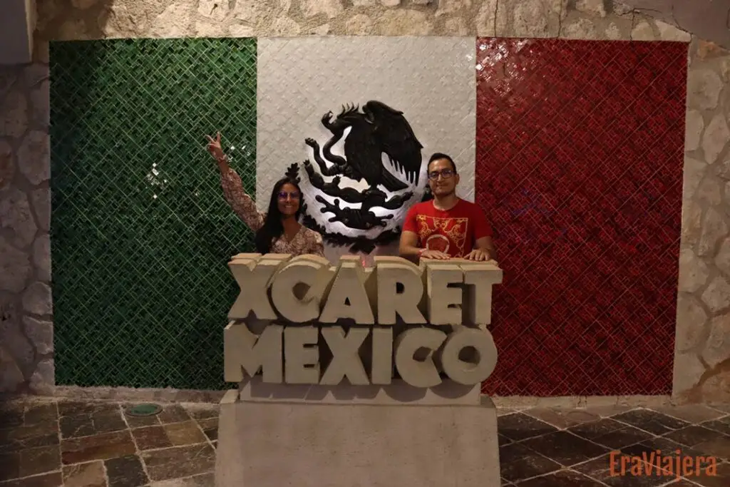 Bandera mexicana en el parque Xcaret