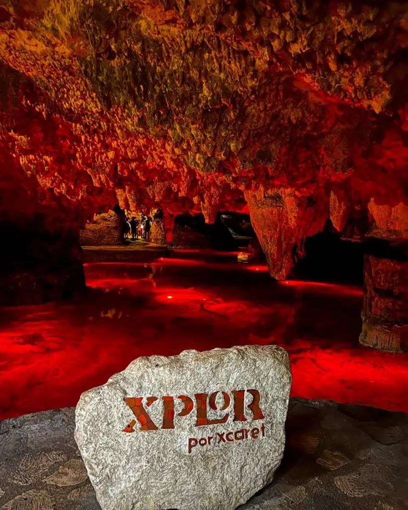 Cueva con estalactitas de Xcaret